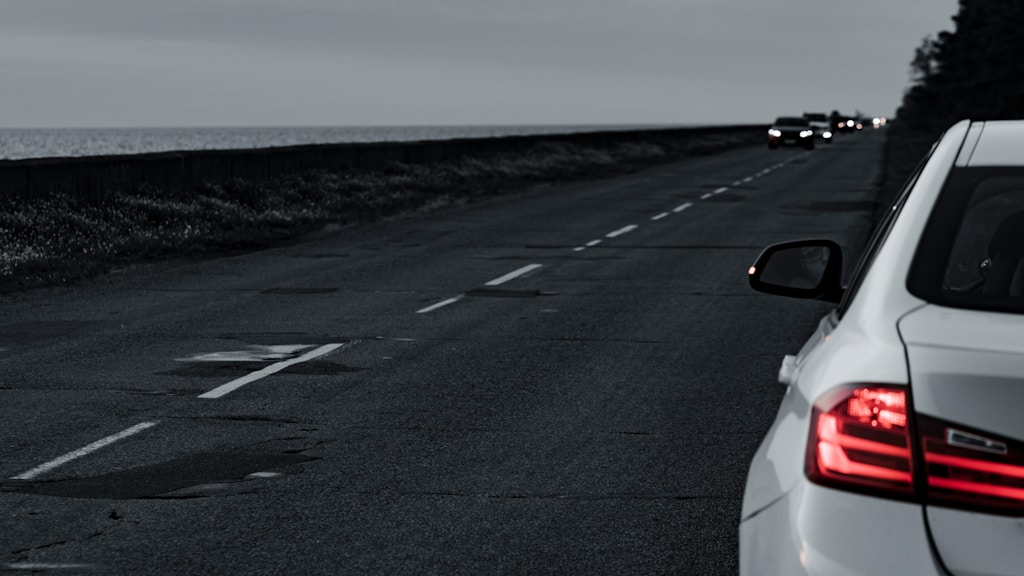 Awaria na trasie – jak przygotować się na niespodziewane problemy z autem?