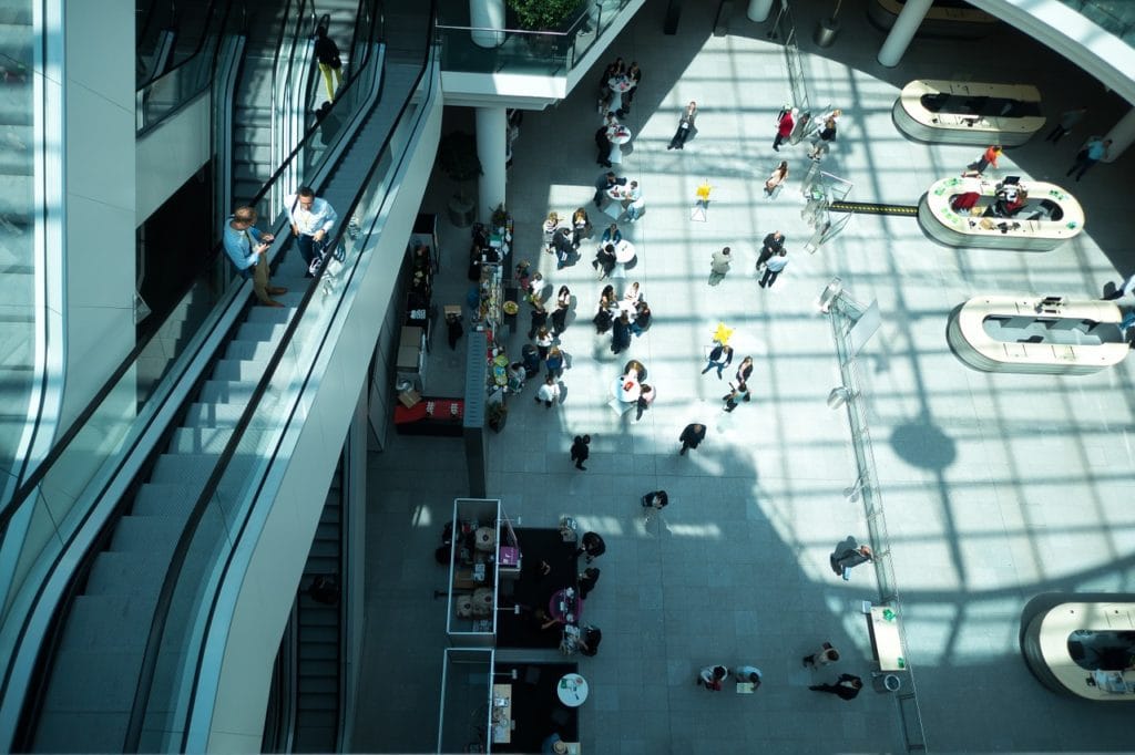 Budowa stoisk, które przyciągają klientów– przedsięwzięcie wielowymiarowe