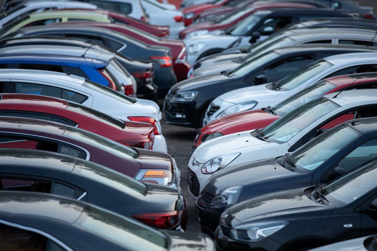 Jak działa skup aut? - Wyjaśnienie, jak działa skup aut i jakie są korzyści dla kupujących i sprzedających.