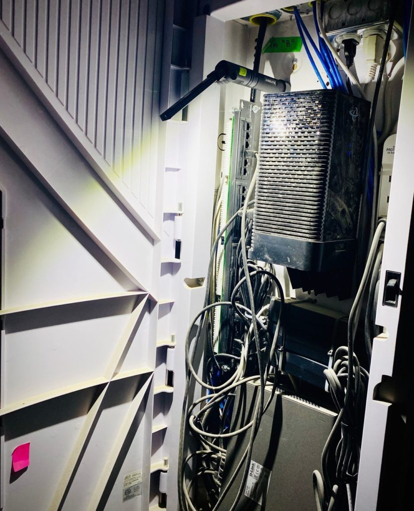 Dlaczego warto mieć latarkę inspekcyjną w warsztacie?