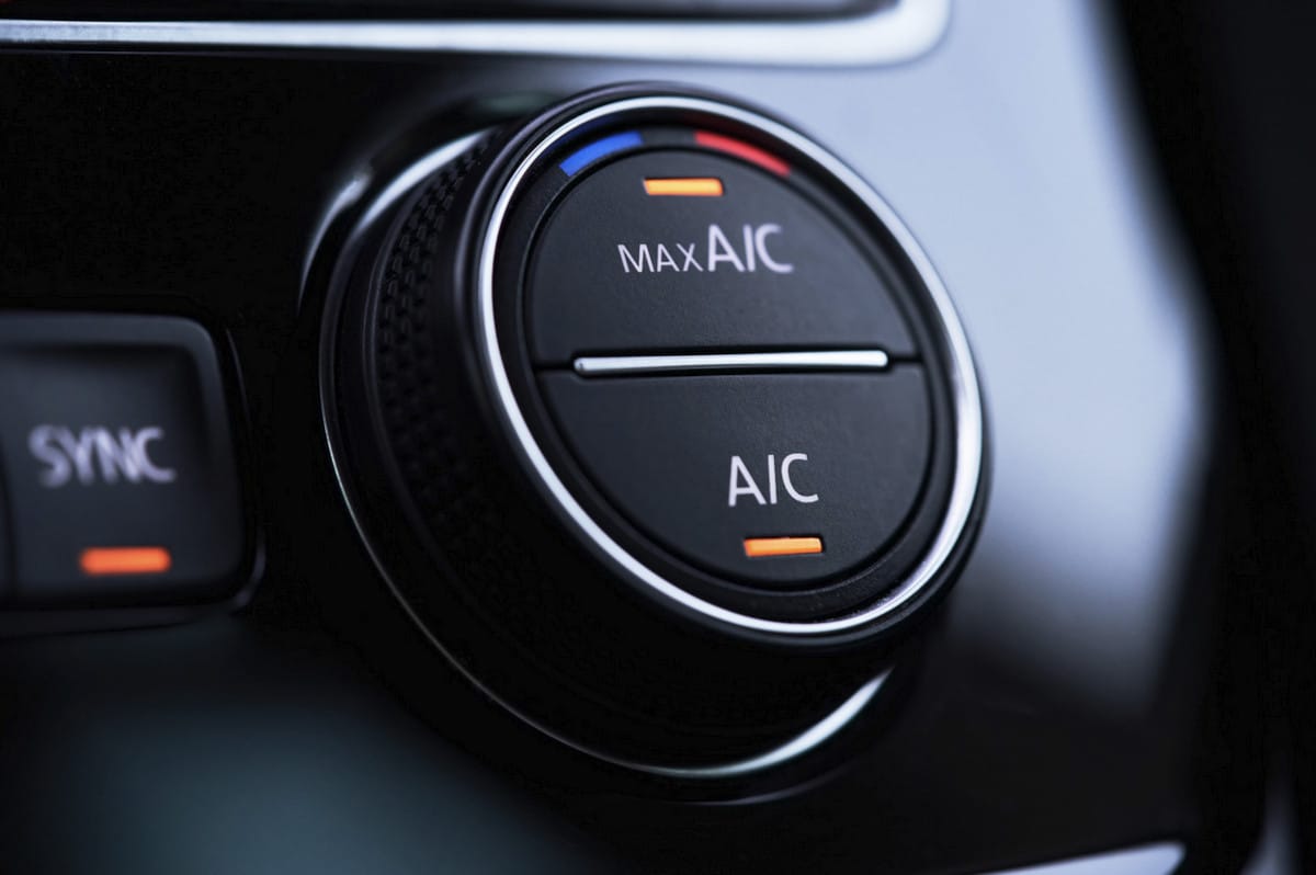 Jakie są oznaki, że klimatyzacja wymaga serwisu? Wczesne symptomy problemów